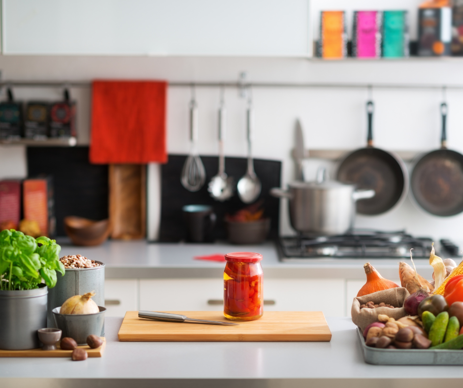 ¿Cómo mejorar la distribución de tu cocina con las encimeras?