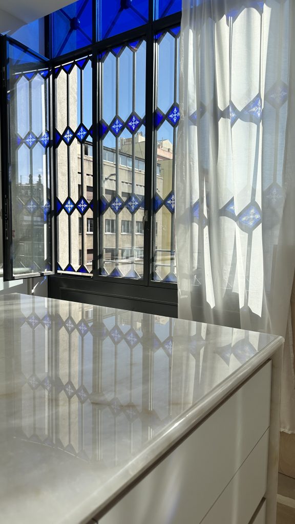 Encimeras de cocina para familias con niños: guía para elegir una superficie segura y resistente